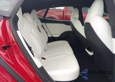 2022 Tesla Model S Plaid Tri Motor All-Wheel Drive z USA, uszkodzony, nr VIN 5YJSA1E61NF461712